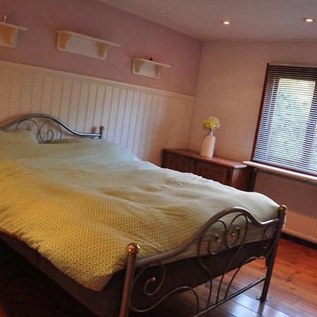 Sfeervol, ruim en luxe chalet in bosrijke omgeving Villa Diessen Buitenkant foto
